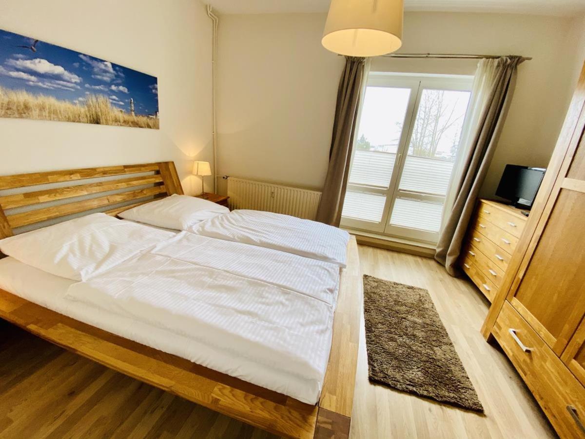 Bootshaus/ Holzdeck Apartment Rostock Exterior photo